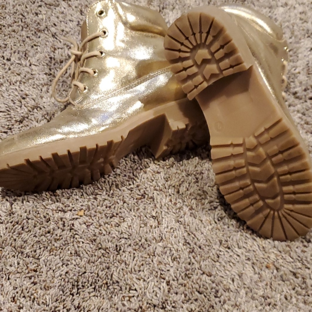 Boots - Picture 4 of 4